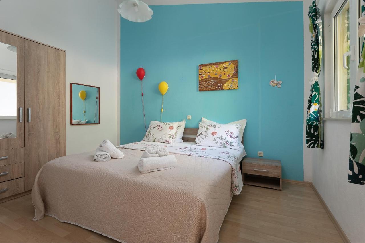 Apartment By The Sea Podgora Exteriör bild